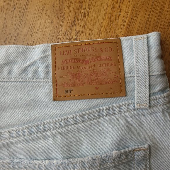 Levi's Women's 501 Original Cropped Jeans Light Wash Size 31/26 - Picture 5 of 7